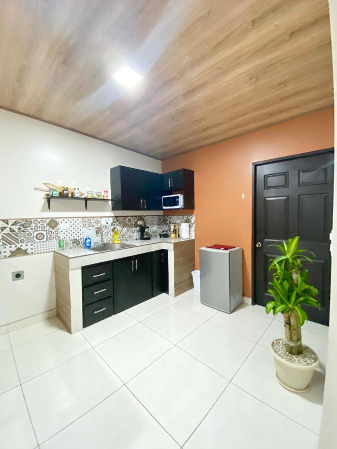 Pura Vida Apartment. 5 Min From Airport アラフエラ エクステリア 写真