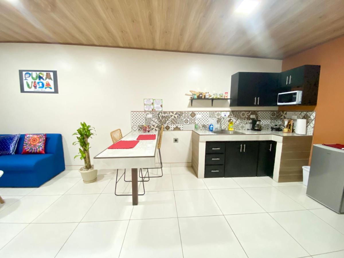 Pura Vida Apartment. 5 Min From Airport アラフエラ エクステリア 写真